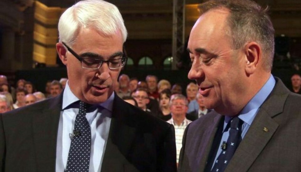 Alistair Darling (t.v.) kæmper for at beholde Skotland som en del af Storbritannien, mens Alexander Salmond (t.h.) vil løsrive skotterne. Arkivfoto. Foto: David Cheskin/AP