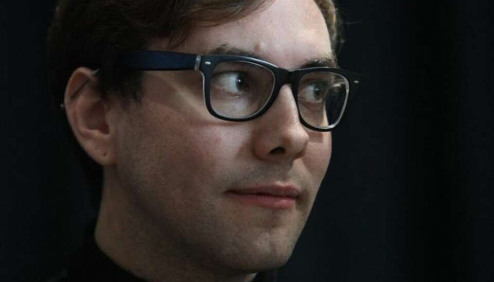 Kult-hacker skal vidne i den store hackersag 31-årige Jacob Appelbaum er kendt som ioerror. Fredag møder han op i Retten på Frederiksberg for at vidne i den hidtil største sag om hacking af offentlige registre herhjemme. Foto: Wikipedia Wikipedia/POLFOTO