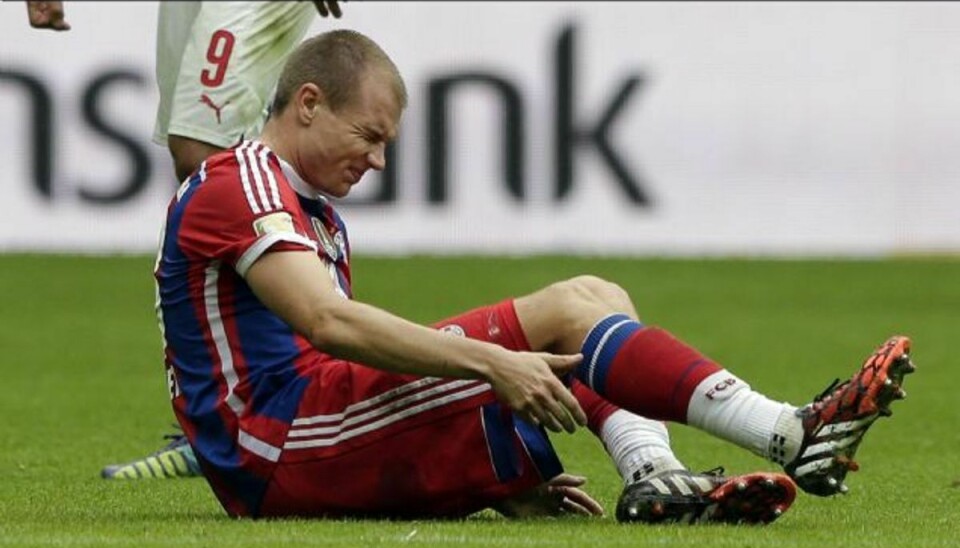 Bayern Münchens Holger Badstuber må igen forvente en længere skadespause. Nu kræver en muskelskade operation. Foto: Matthias Schrader/AP