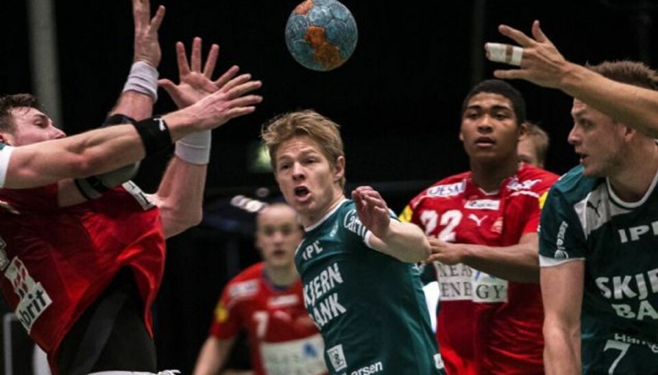Tidligere spiller er modstandernes træner Jesper Jensen, der her ses spille for Skjern, er trukket i trænertrøjen og møder sit gamle hold lørdag. Foto: JAN DAG¯/POLFOTO