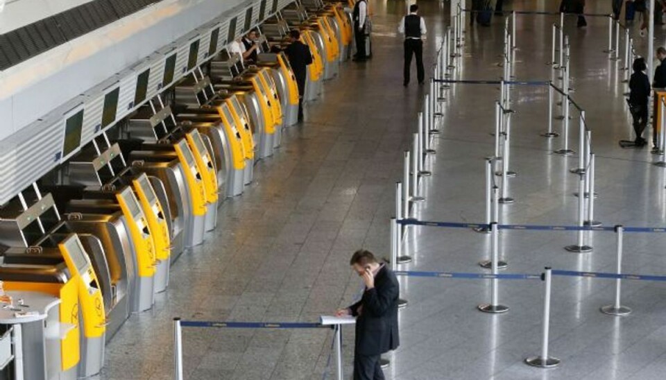 Rejsekaos afbrudt: Piloter dropper strejke Sådan så Lufthansa-diskene ud i lufthavnen i Frankfurt, da Lufthansa-piloterne strejkede fredag 5. september. Foto: Michael Probst/AP