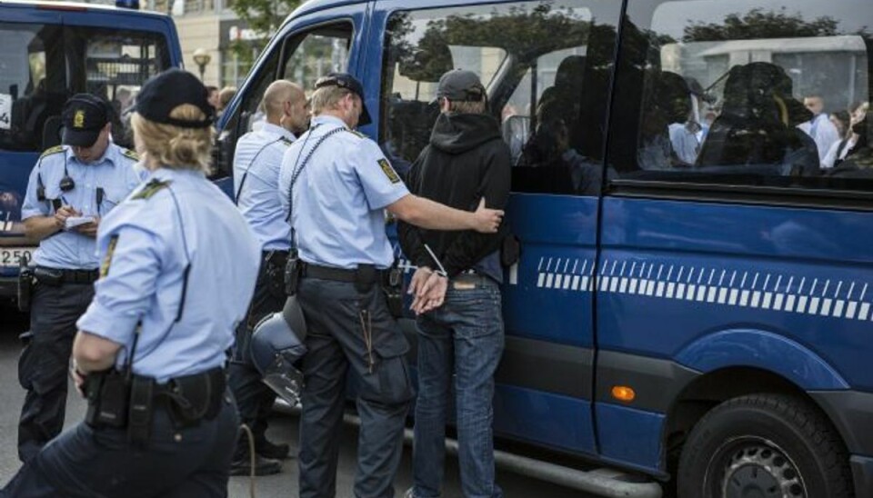 Torturkomité er bekymret over dansk politi Torturkomité har kigget nærmere på det danske politi og klager om for stramme håndjern, slag og peberspray, Foto: Unger Anthon/free