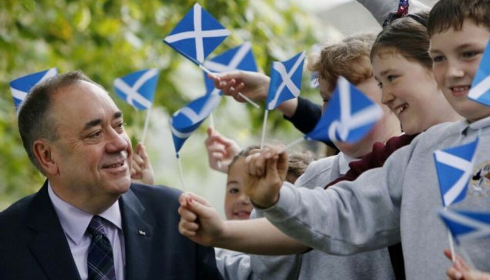 Karismatisk leder storsmiler over valgdag Salmond har været landets førsteminister siden 2007. Foto: Danny Lawson/AP
