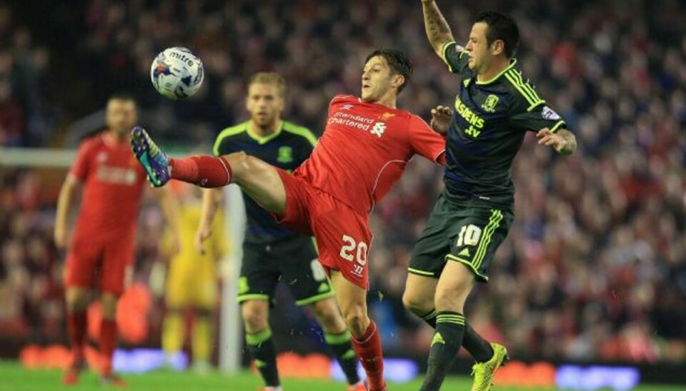 Liverpools Adam Lallana var med, da Liverpool med nød og næppe gik videre i den engelske Capital One Cup. Foto: Peter Byrne/AP