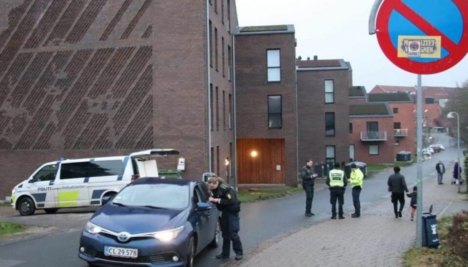 Politi efterforsker skudhuller