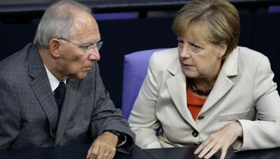 Merkel roser grækerne for at kæmpe mod krisen Angela Merkel roser grækernes kamp ud af den økonomiske krise. Foto: Michael Sohn/AP
