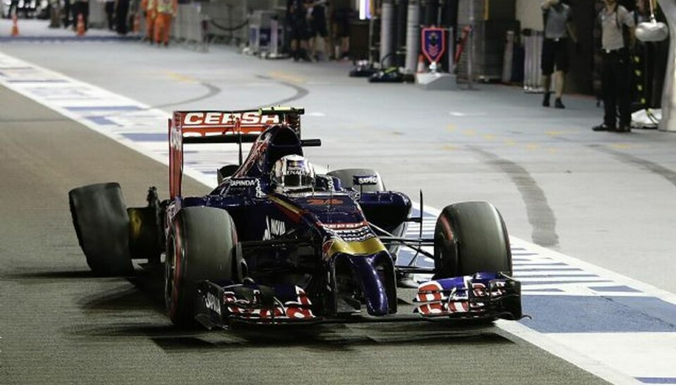 Formel 1-team sender 17-årig på banen Toro Rosso-teamet får den unge Max Verstappen på træningsbanen i Japan. Foto: Tim Chong/AP