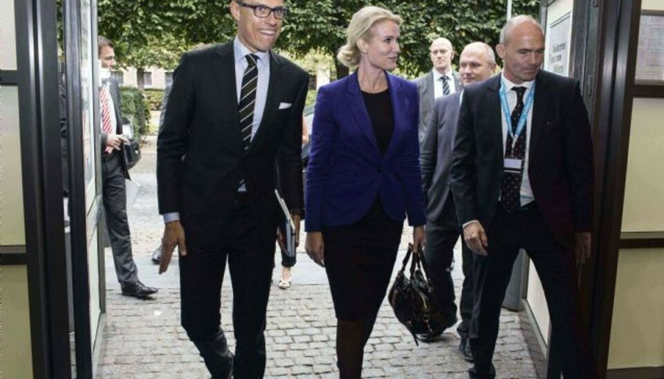 Her ankommer statsminister Helle Thorning-Schmidt (S) sammen med Finlands statsminister Alexander Stubb til Dansk Industris Topmøde 2014 på Rådhuspladsen i København. Foto: SOFIA BUSK/POLFOTO