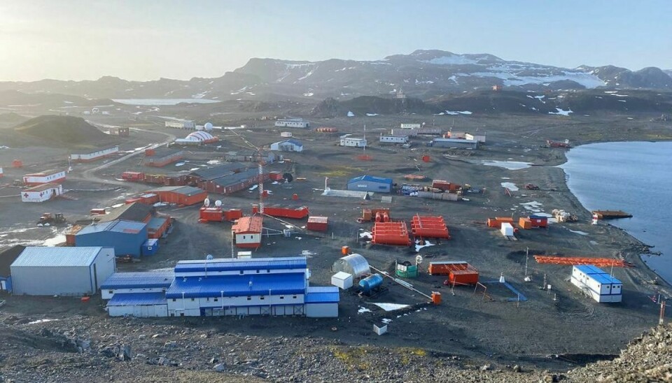Den chilenske base er en af i alt 40 baser på Antarktis, der er bemandet året rundt. Foto: Scanpix/Navy/Handout via Reuters