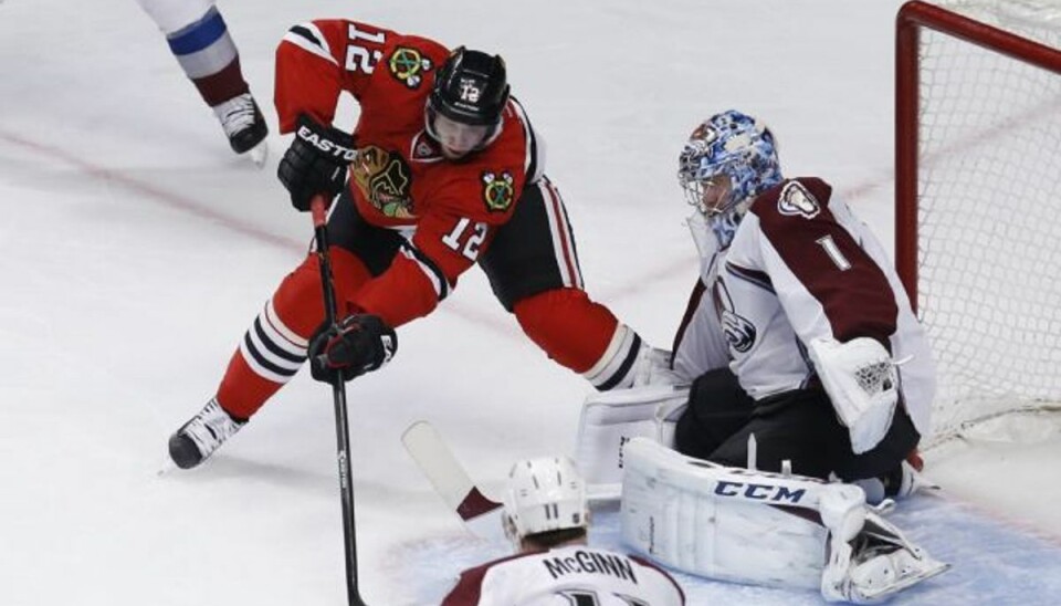 Chicago Blackhawks har ikke længere brug for danske Peter Regin (12). Foto: Charles Rex Arbogast/AP