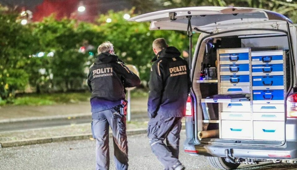 Politiet har gennemgået Hans Knudsens Plads for spor. Foto: Presse-fotos.dk