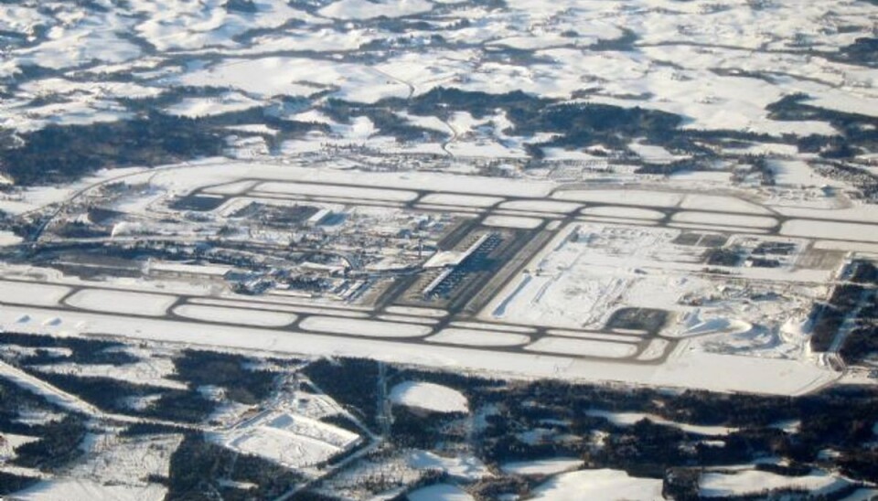 Norsk kvinde med ebola er landet Den norske kvinde med ebola er nu landet i Gardermoen Lufthavn i Oslo. Foto: THOMAS BORBERG/POLFOTO