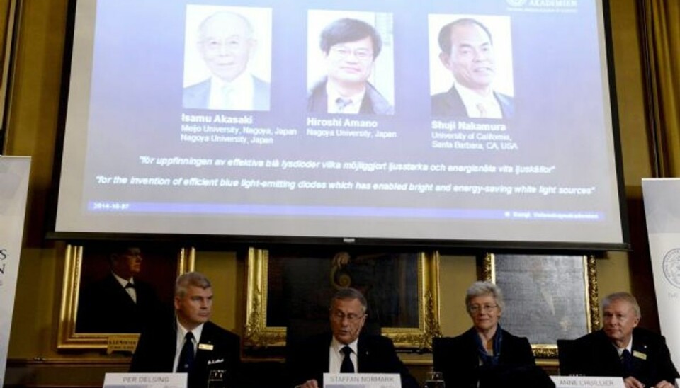 Japansk trio vinder nobelpris for blåt lys Tre japanere vandt nobelprisen i fysik for opfindelsen af effektive blå lysdioder. Foto: Bertil Ericson/AP