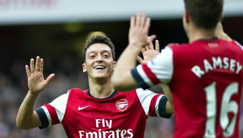 Mesut Özil færdig for i år Mesut Özil er skadet og er først klar i 2015. Foto: Bogdan Maran/AP