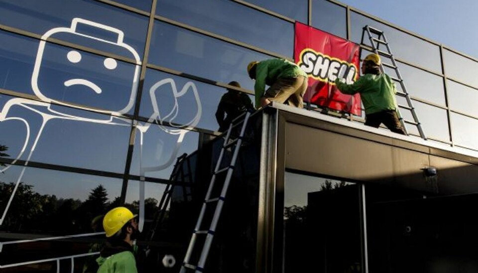 Shell: Samarbejdet med Lego var en succes Tidligere på året protesterede aktivister mod samarbejdet mellem Shell og Lego. Men Shell har været glade for samarbejdet, fortæller kommunikationsdirektøren. Foto: Uffe Weng/© GREENPEACE / UFFE WENG