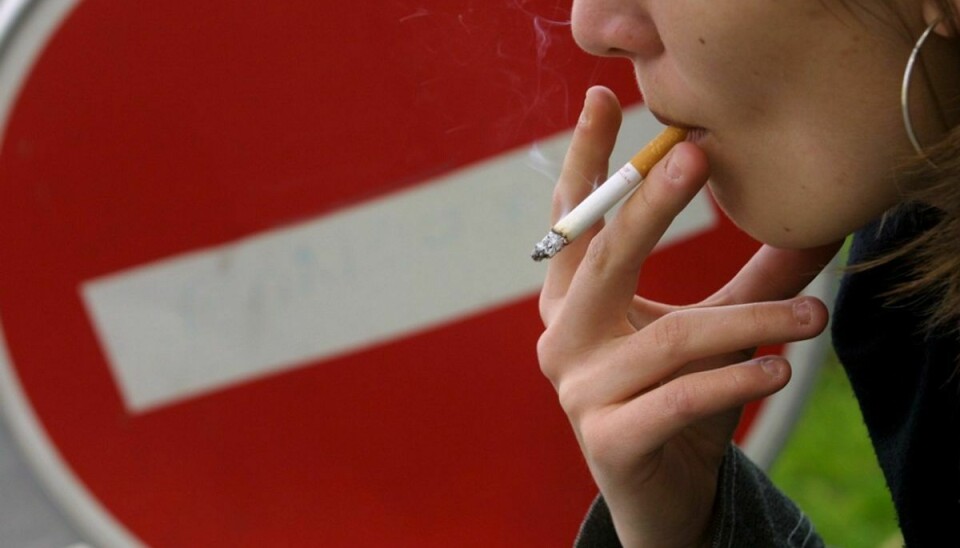 Vi bør afskaffe rygning ved at gøre det forbudt for de kommende generationer at ryge, lyder forslag fra professor. Foto: Colourbox