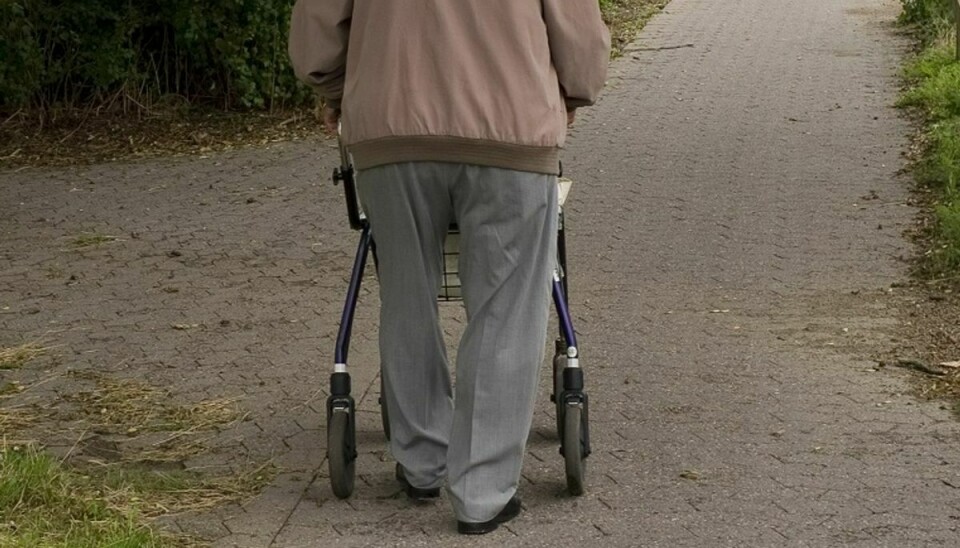 Fyns Politi efterlyser en 96-årig demensramt mand, der går med rollator. Foto: Fyns Politi