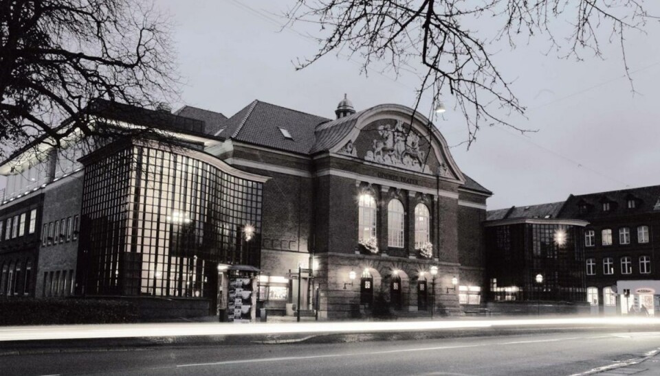 Kritik af teater på kirkegård Normalt foregår teaterstykker på de skrå brædder. Men ikke teaterstykket “Kirkegaarden”. Foto: Morten Kjærgaard.