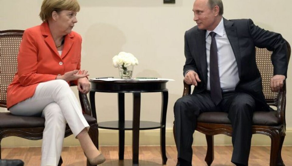Merkel lægger pres på Putin før krisemøde Newspaq