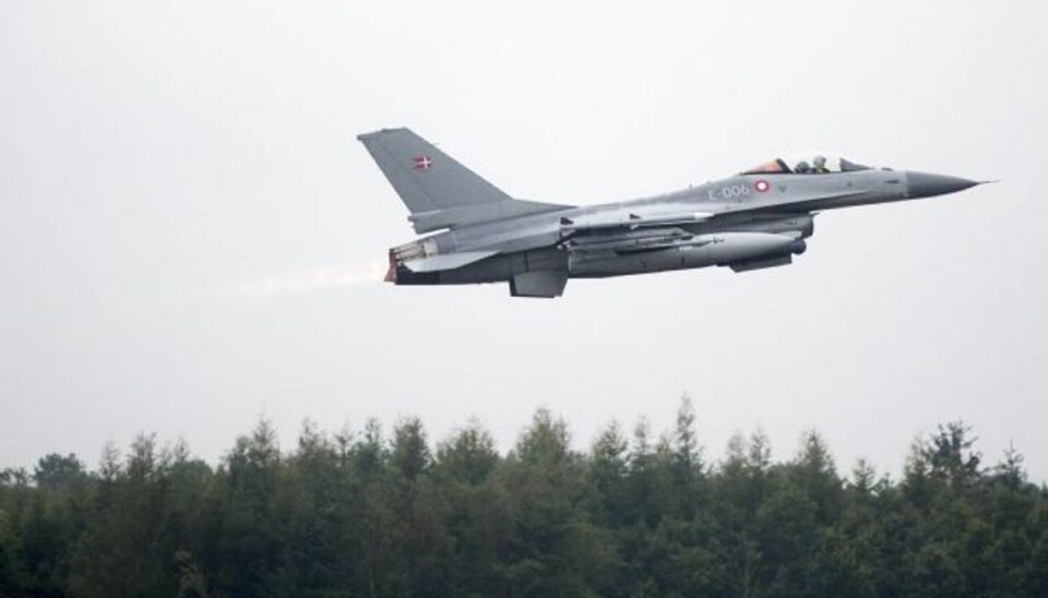 Danske F-16-fly smider bomber i Irak Newspaq