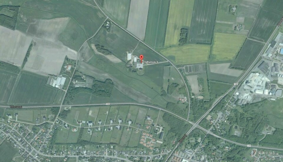 Branden er i en lade på adressen Hellumvej 3 lige uden for Hjallerup. Foto: Google Earth
