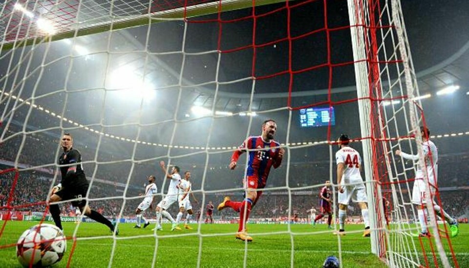 MUNICH, GERMANY – NOVEMBER 05: Franck Ribery of Bayern Muenchen celebrates as he scores their first goal past goalkeeper Lukasz Skorupski of AS Roma to during the UEFA Champions League Group E match between FC Bayern Munchen and AS Roma at Allianz Arena on November 5, 2014 in Munich, Germany. (Photo by Matthias Hangst/Bongarts/Getty Images)
